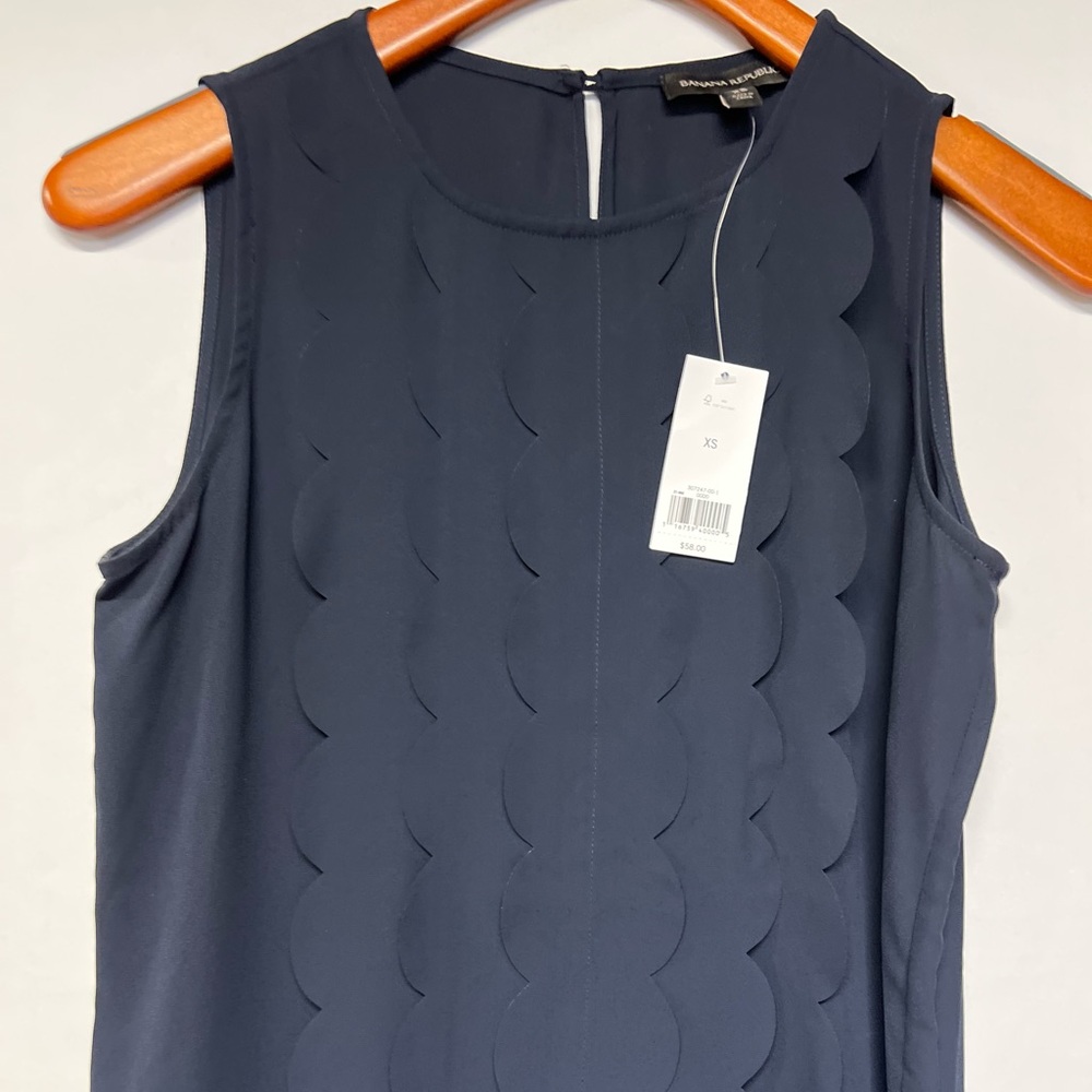 NWT Versatile Banana Republic Navy Blue Horizontal Ruffle Sleeveless Top. XS